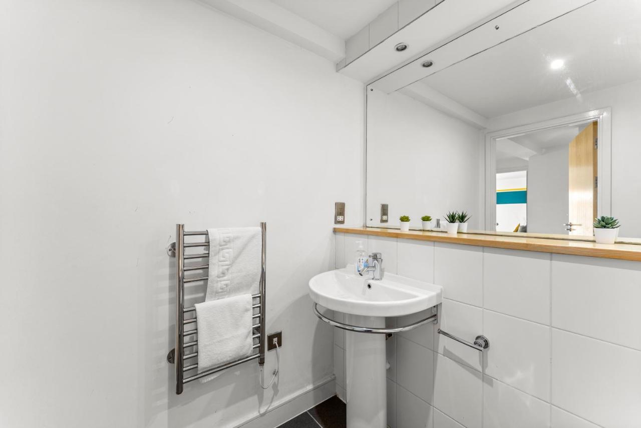 Apartamento Enchanting Abode -sleeps 6 With Balcony! Bristol